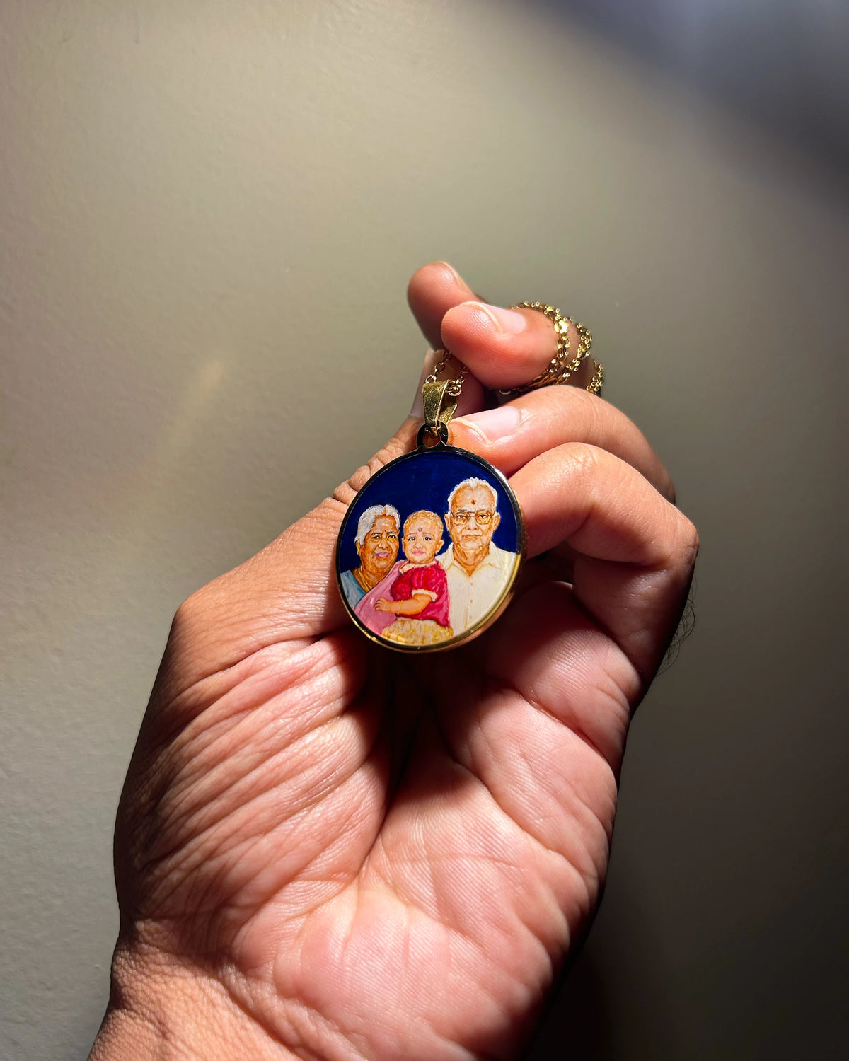 Three-Face Custom Hand-Painted Miniature Portrait Pendant, Full-Colour, 18k Gold Plated, 30 mm